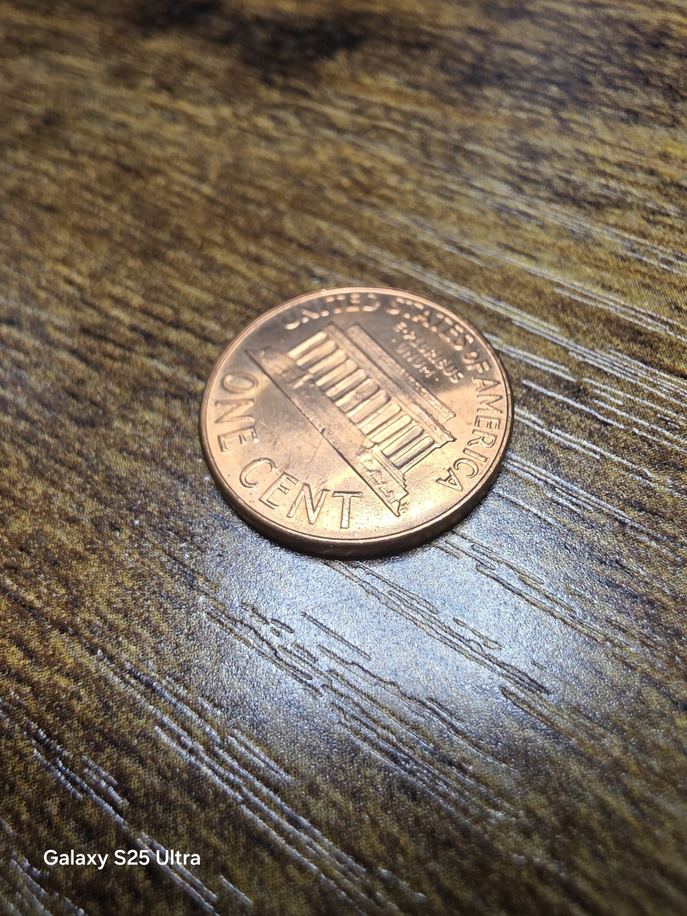Coin on surface - Picture 5 of 6